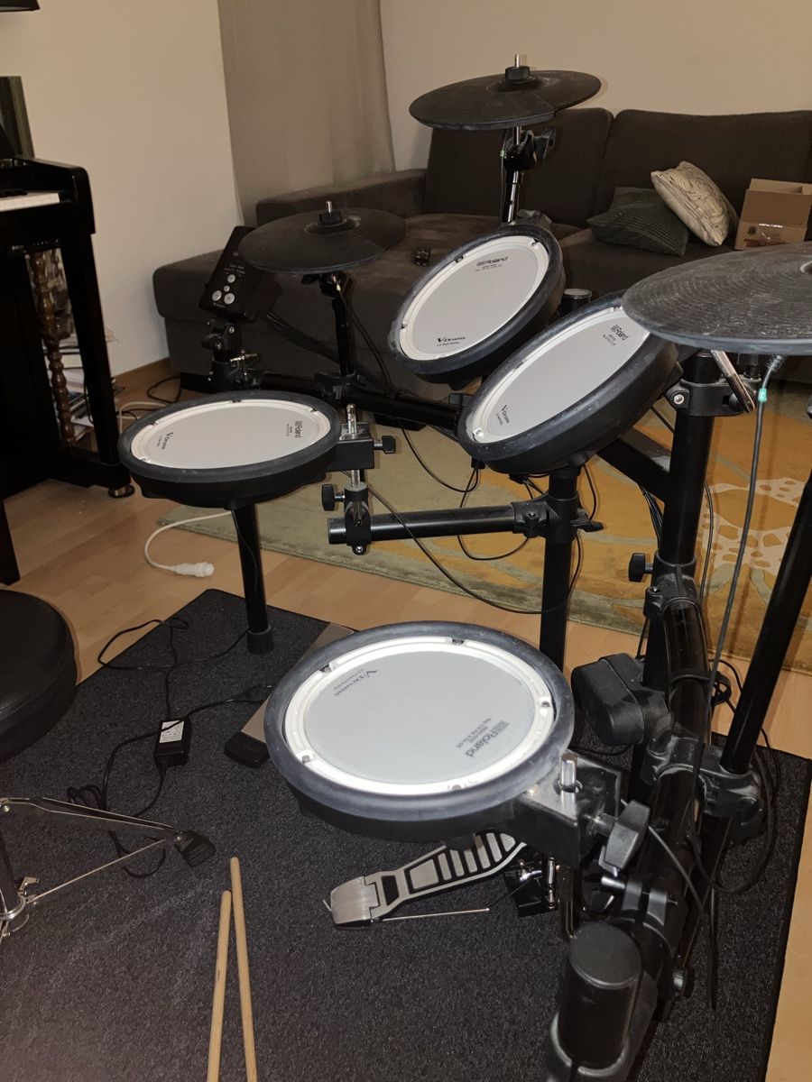 Roland Strumenti musicali: Roland V-Drums TD-1 E-Drums – Usato da Zürich venduto da xblth 4