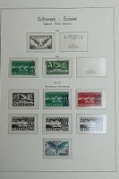 Luftpost Briefmarken in Vordruckblätter mit Klemmtachen