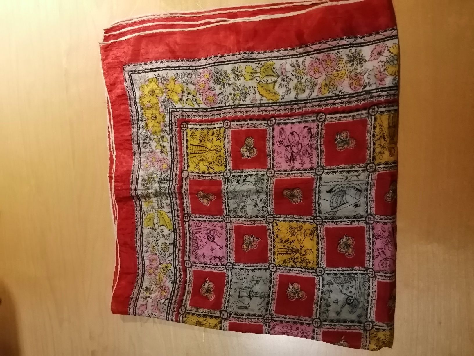 Foulard & Sciarpe: Schönes Seidentuch rot gemustert – Usato da Honau venduto da holunder3 1