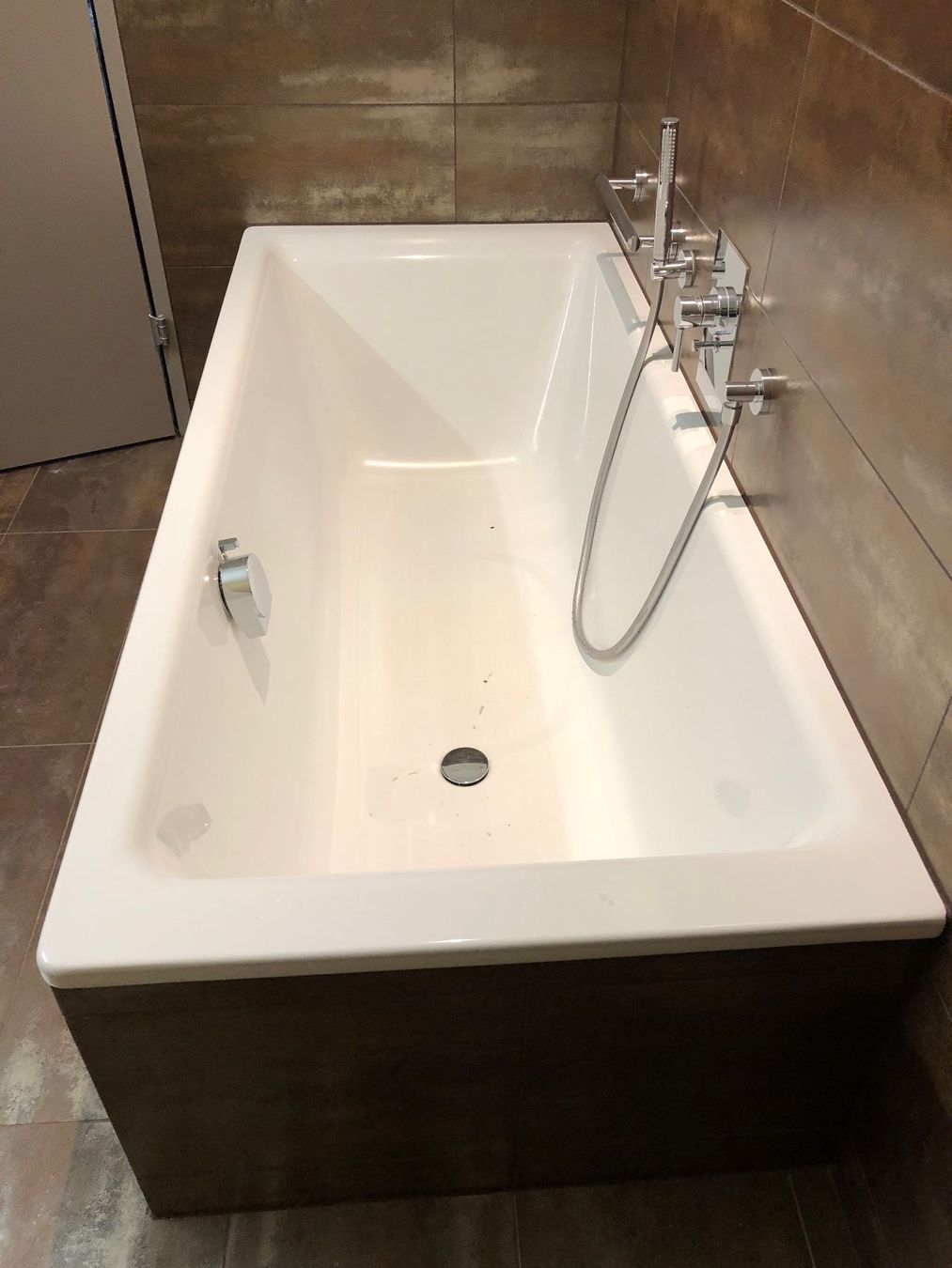Kaldewei Vasche da bagno: Kaldewei Badewanne ab 1.- – Usato da Oberweningen venduto da Jelo