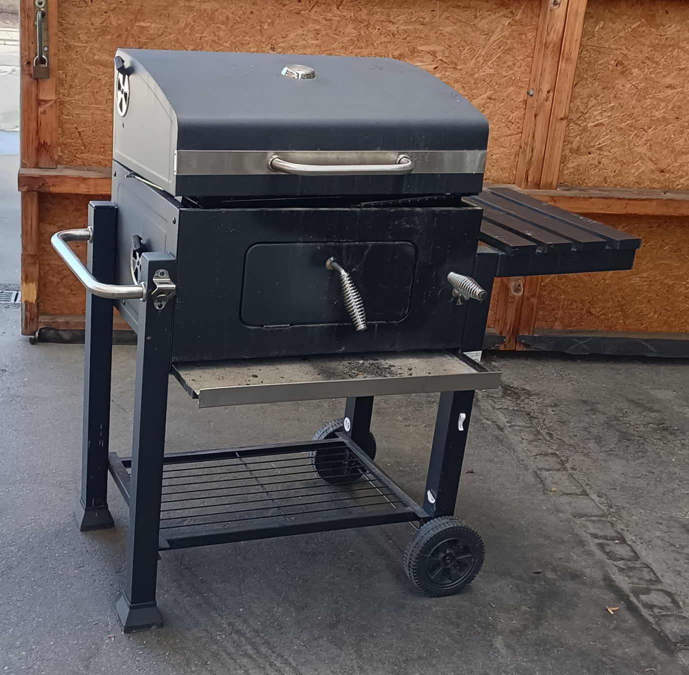 Grills: Holzkohlegrill – Gebraucht aus Däniken SO von thumbnail 1