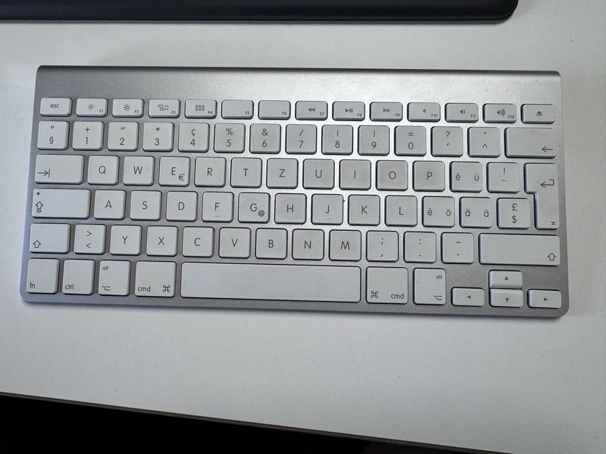 Apple Tastiere: Apple Wireless Keyboard A1314 - Top Zustand! Silber – Usato da Kallern venduto da Microair