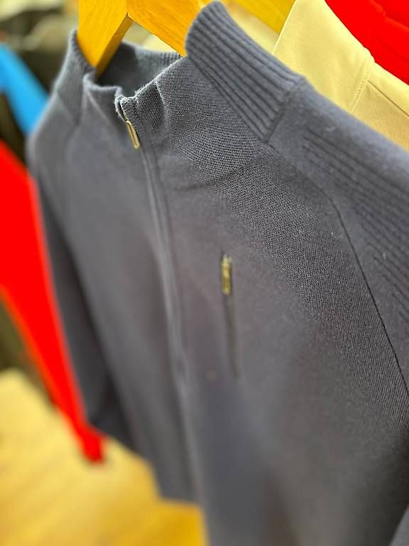 Pullover & Sweatshirts: Descente Pullover Dunkelblau NEU – Gebraucht aus Sursee von pil_xg2h 1
