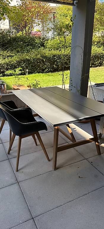 Set di tavolo e panche: Gartentisch mit zwei Stühlen – Usato da Winterthur venduto da Kaktus24