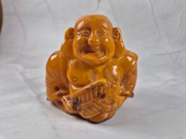 Sculpture en ambre baltique – Bouddha rieur