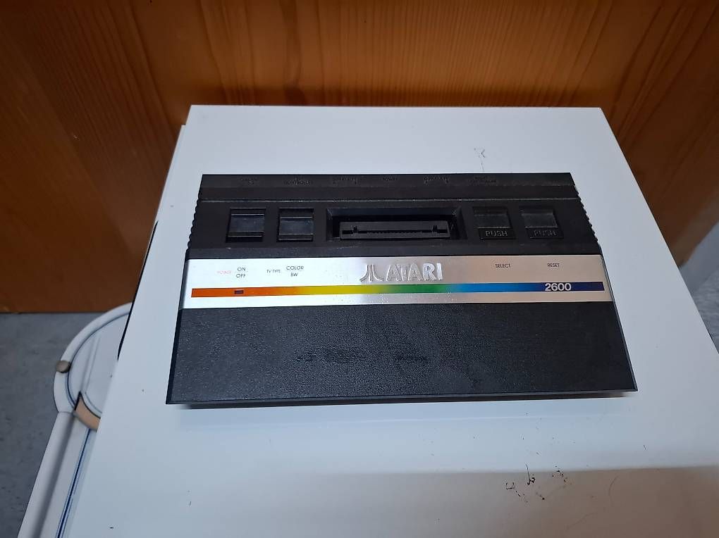 Atari Konsolen: Atari 2600 Spielkonsole schwarz – Defekt aus Mühlehorn von Flohmarkt-Walensee 2