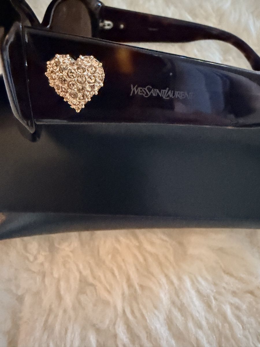 Saint Laurent Brillen & Gläser: Lunettes de soleil saint Laurent  – Gebraucht aus Lausanne von Meganelausanne