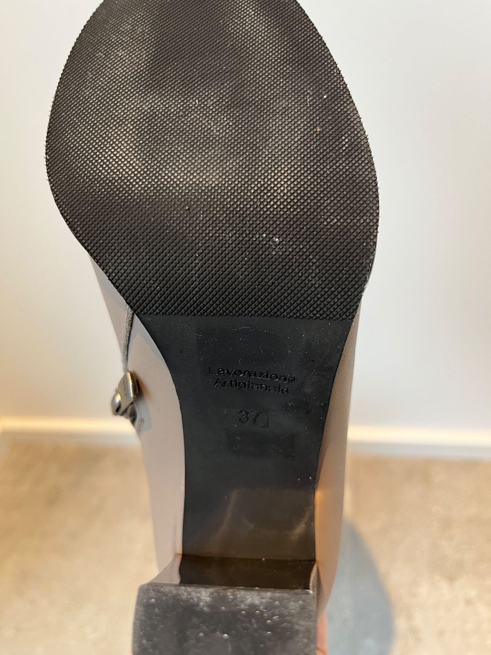 Kurt Geiger Scarpe da donna: Kurt Geiger Leder-Stiefelette in taupe – Usato da Ebmatingen venduto da Londoner18 5