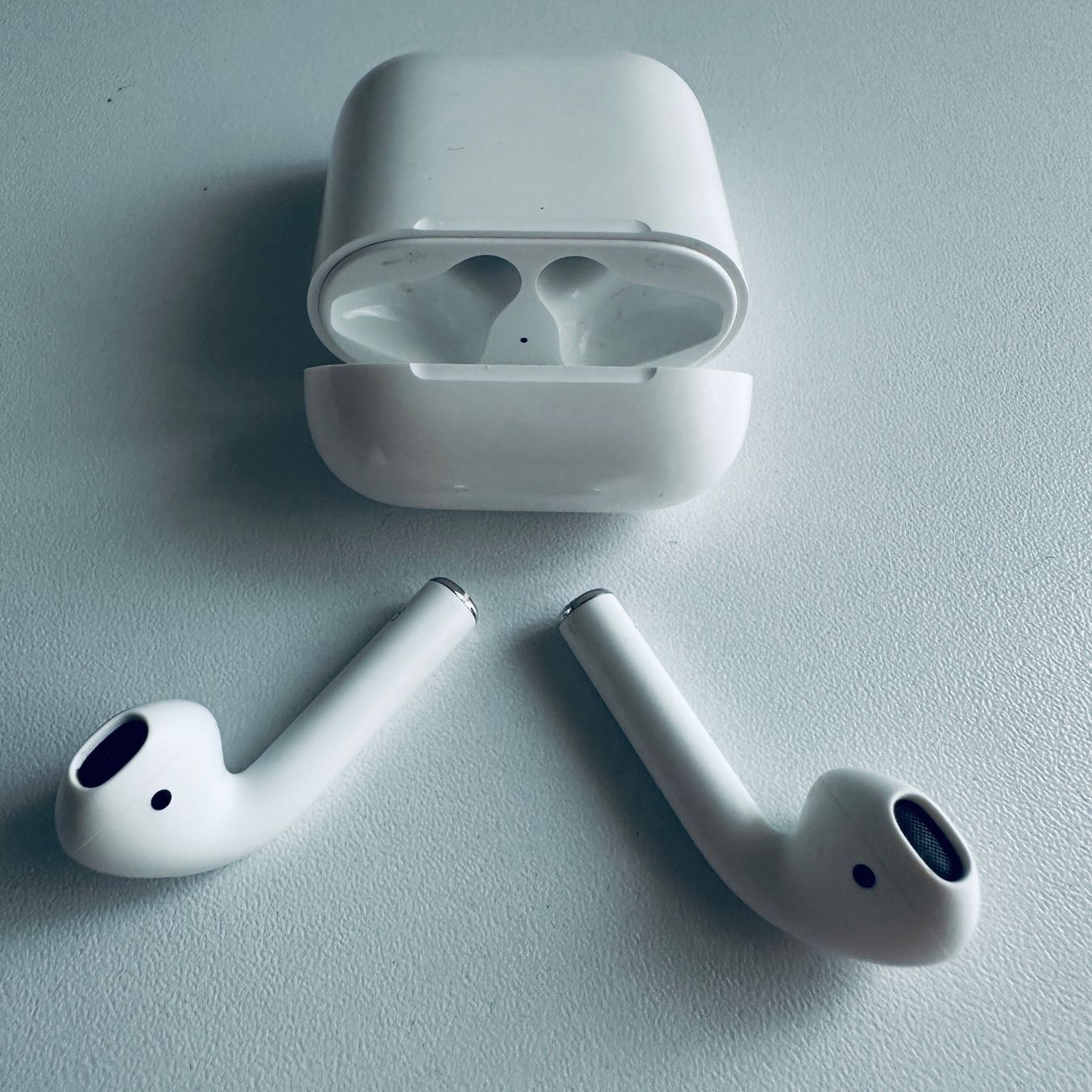 Apple Cuffie: Original Apple AirPods 2 Kopfhörer Wireless Lightning Kabel – Usato da Basel venduto da MY.AIRPODS.SHOP 4