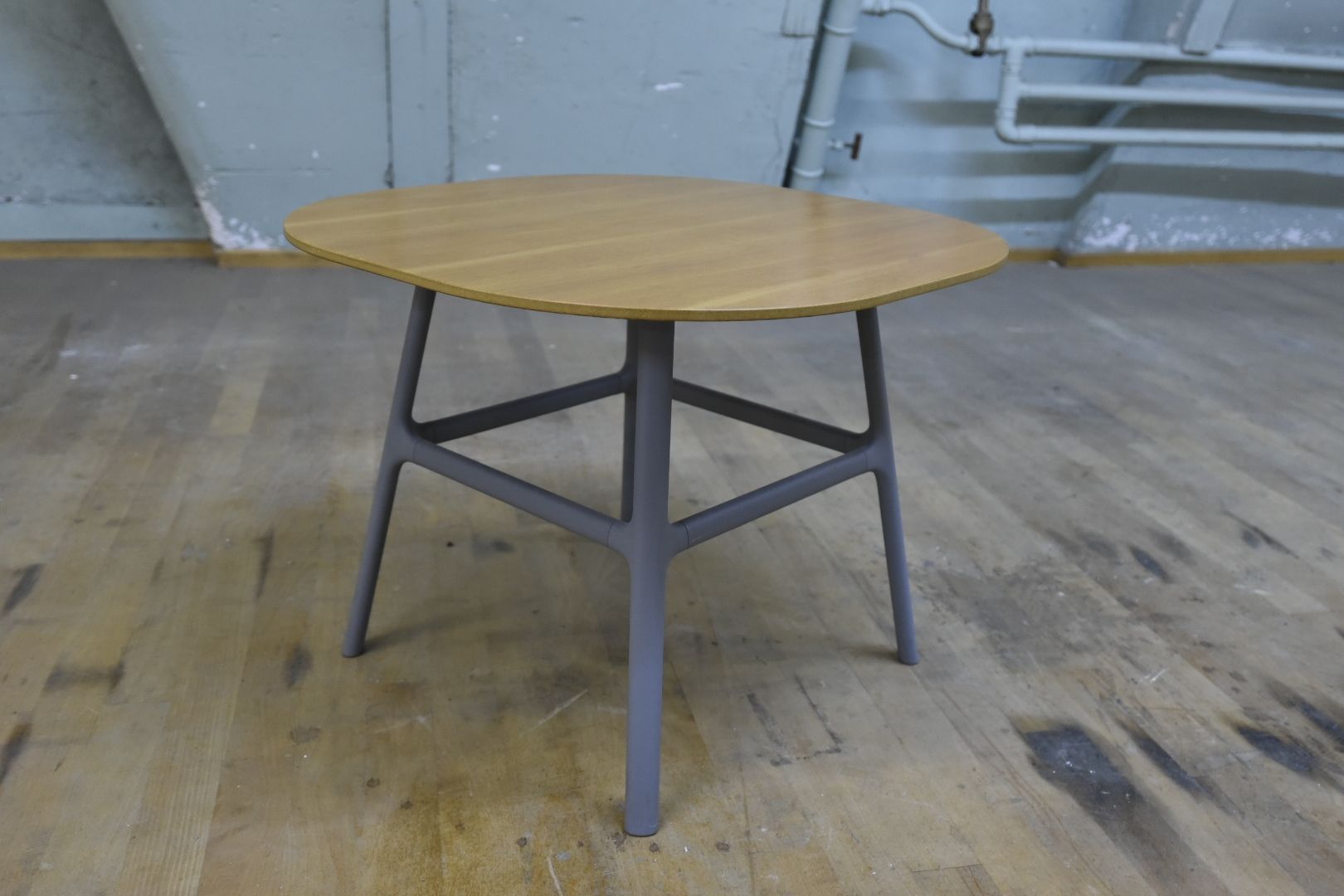 Fritz Hansen Tavoli: Fritz Hansen, Cecilie Manz Miniscule Couchtisch – Usato da Lichtensteig venduto da UsedINStore