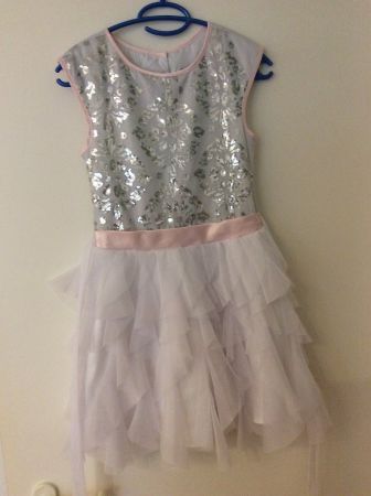 Robe de fête fille, blanche et argentée, comme neuve 10 ans