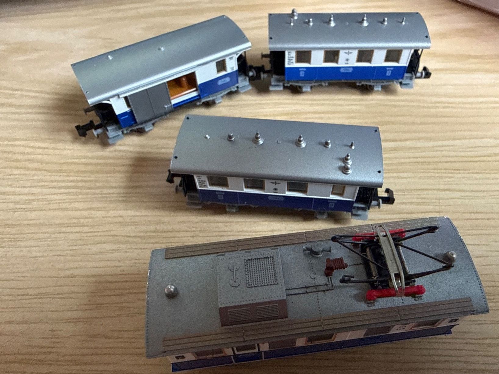 Fleischmann Modelleisenbahnen: Fleischmann Nebenbahn E-LOK ELB 215 EDELWEISSBAHN – Gebraucht aus Rümlang von dat_2b6c 1