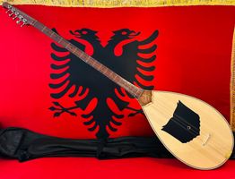 Albanisches Musikinstrument Shrki Walnussholz