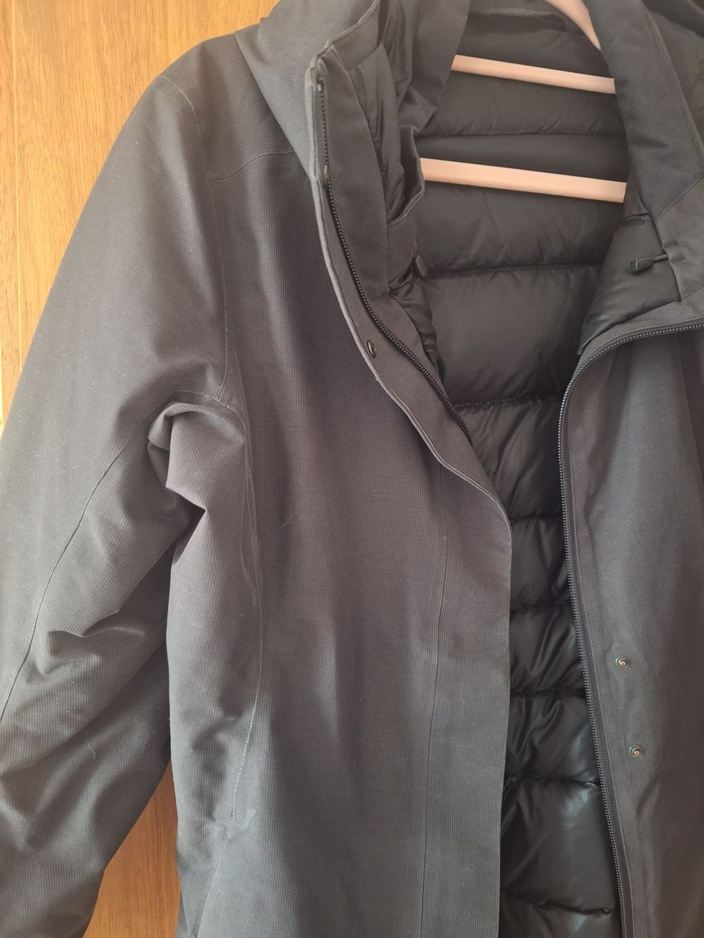 Arcteryx Mäntel: Arc'teryx Daunenparka Dunkelgrau – Gebraucht aus Winterthur von _lxeah 1