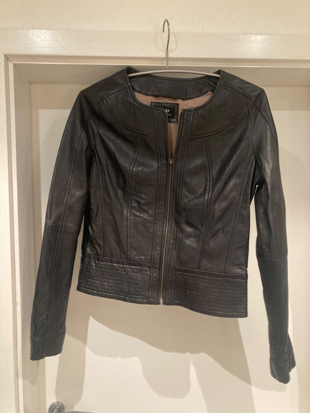 Avant Premiere Jacken: Leder Jacke gr.40 - avant premiere AP – Gebraucht aus St. Ursen von B1993