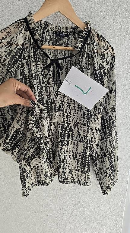 Lotti di vestiti: Jolis pulls / blouses 40/42 L – Usato da Marnand venduto da Lkt071306 3