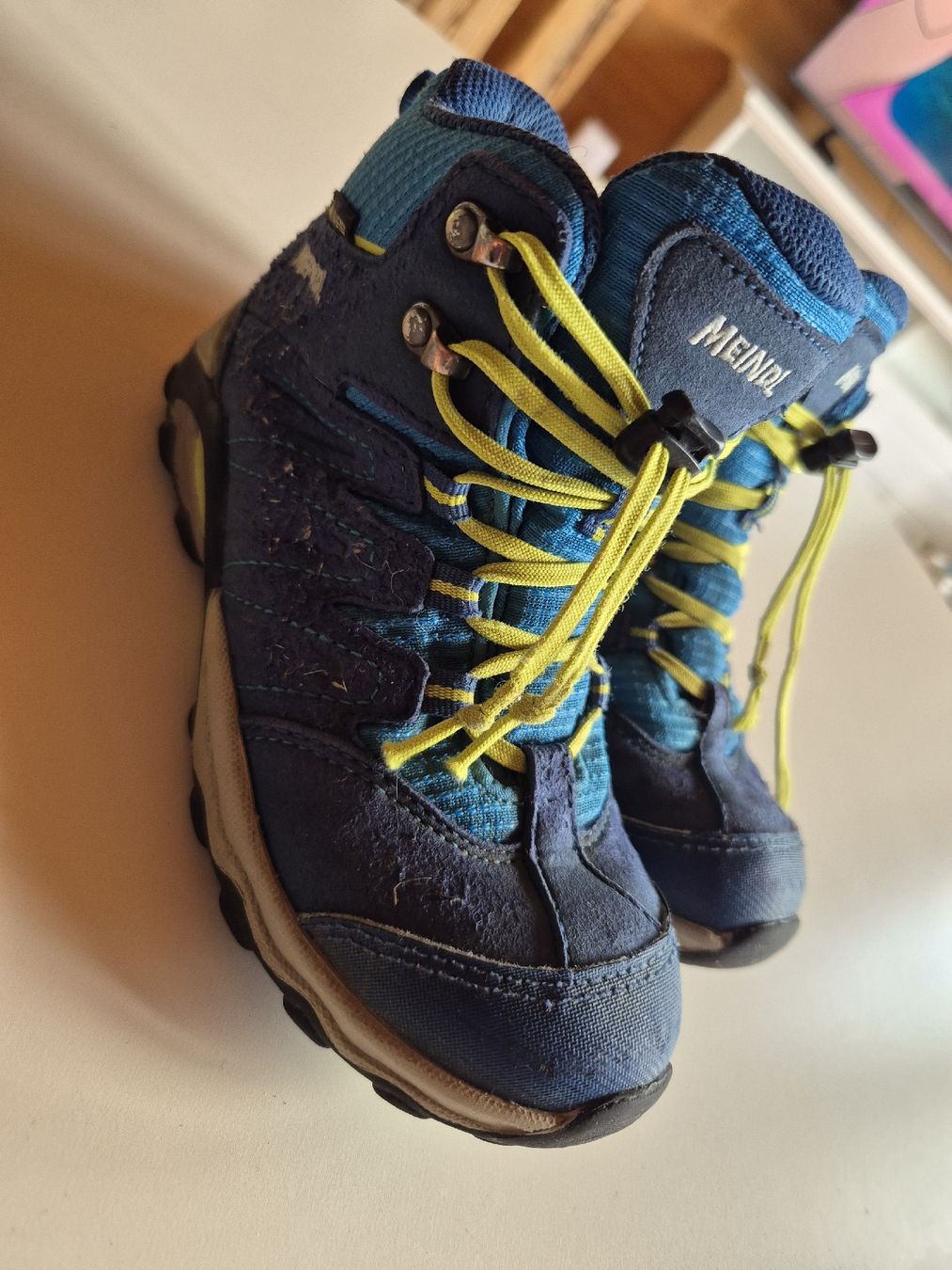 Meindl Scarpe per ragazzi: Meindl Wanderschuhe Trekkingschuhe 29 – Usato da Wynigen venduto da La_Talpa