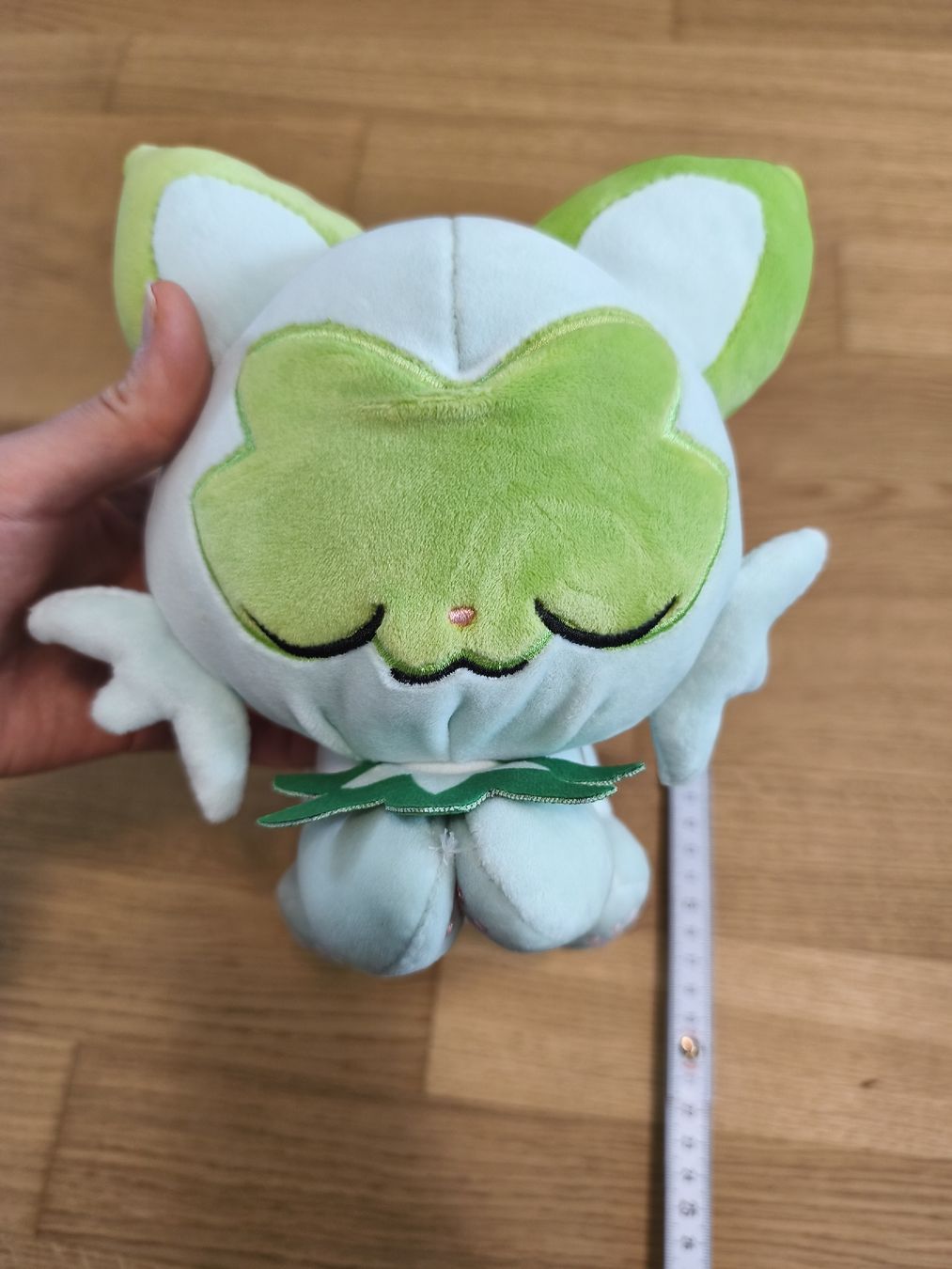 Pokémon Giocattoli: Neues Pokémon Sprigatito Plüschtier – Nuovo (secondo la descrizione) da Näfels venduto da ChocolateMuffin 1