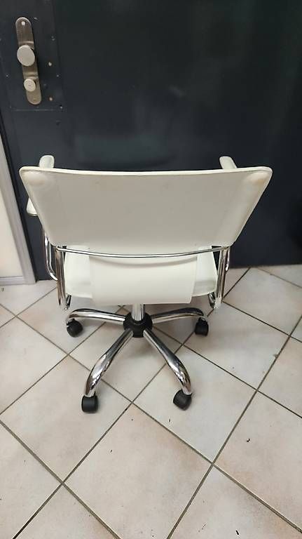 Sedie: Chaise de bureau en cuir blanc – Usato da Donneloye venduto da ire_767q 2