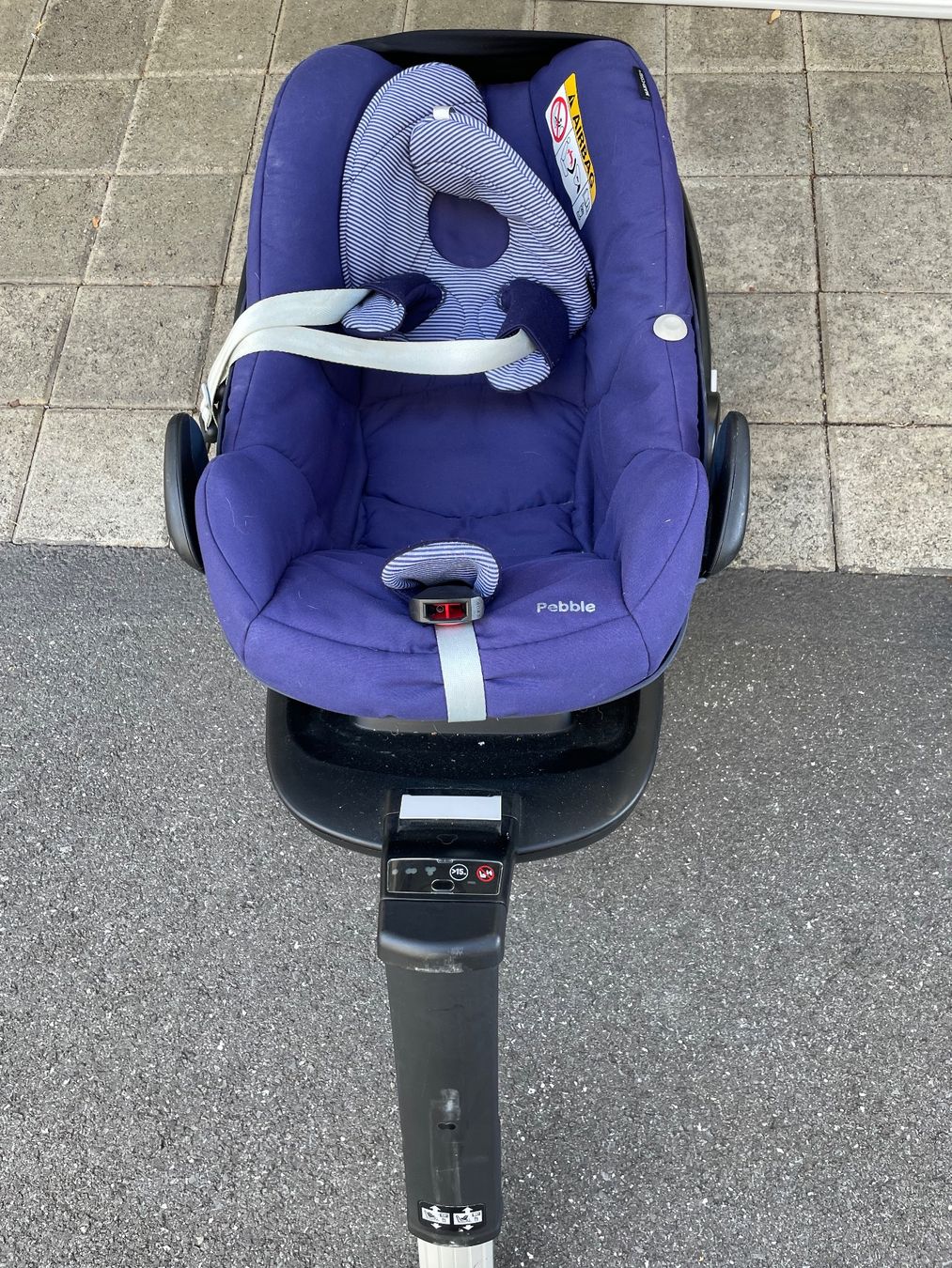 Maxi-Cosi Seggiolini per auto: Maxi-Cosi Pebble Kindersitz mit 2WayFix Basis blau – Usato da Ebikon venduto da Agnes62