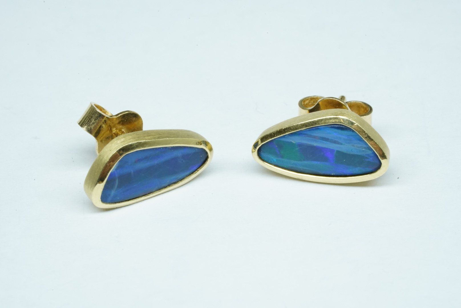 Orecchini pendenti & Orecchini a lobo: Ohrstecker 18k Gelbgold mit Opal – Usato da Bülach venduto da Re-Jewelled