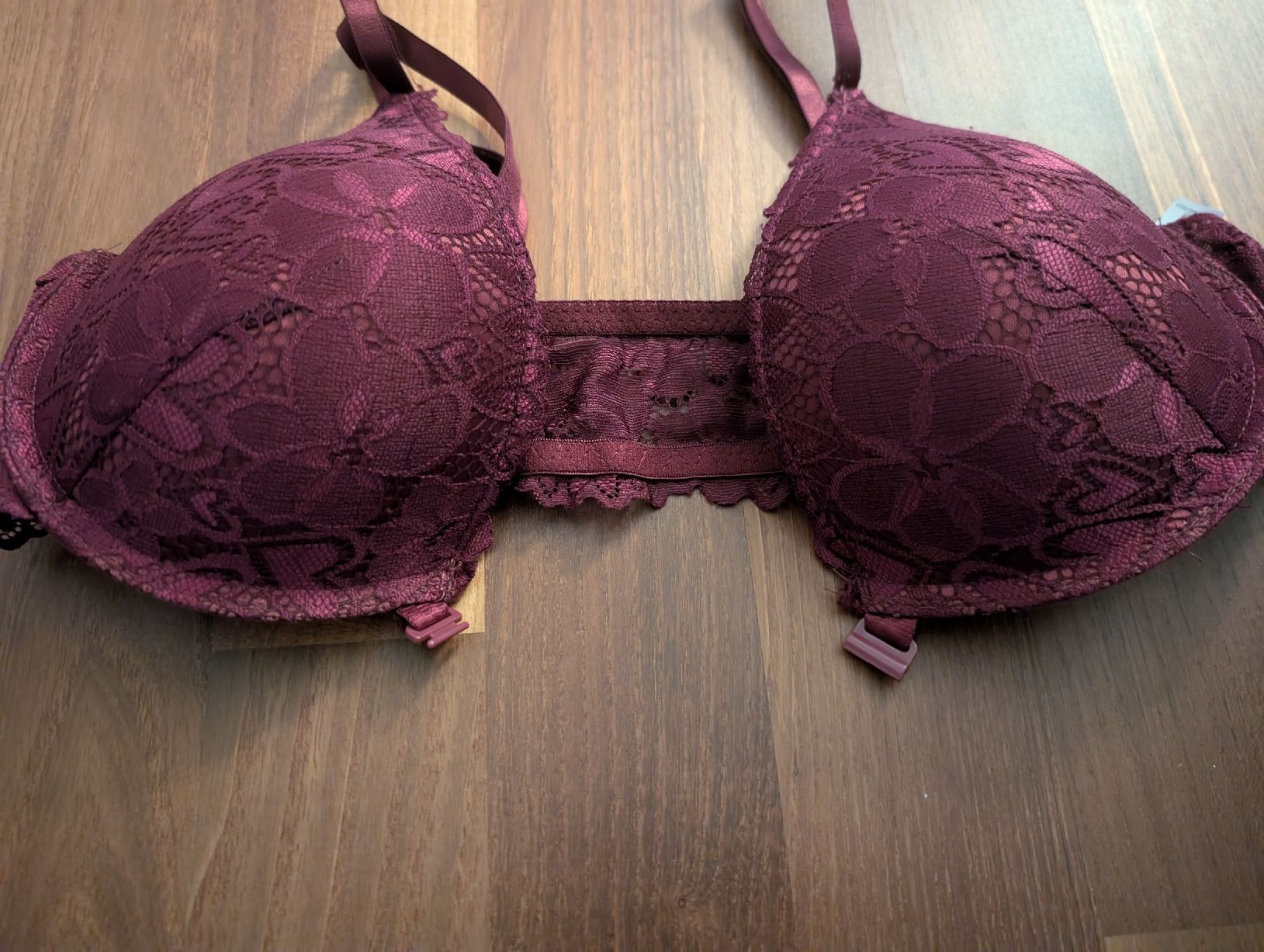 Autres dessous: Bordeaux Spitzen-BH 80C mit Frontverschluss – Neuf (Voir description) à Lufingen par Kappi90 1