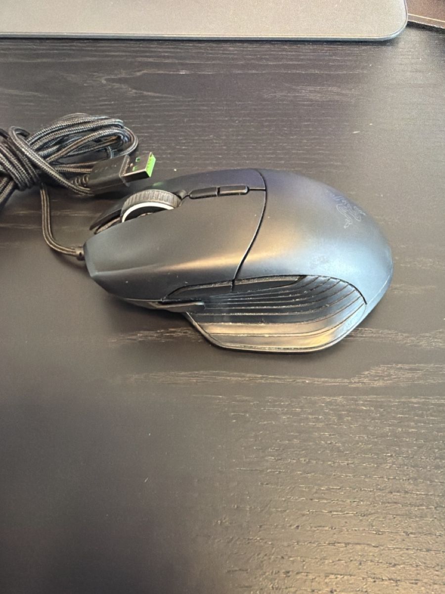 Razer Souris: Razer Basilisk Gaming Mouse USB Kabel Schwarz – D'occasion à Hünenberg par RomanLi 1