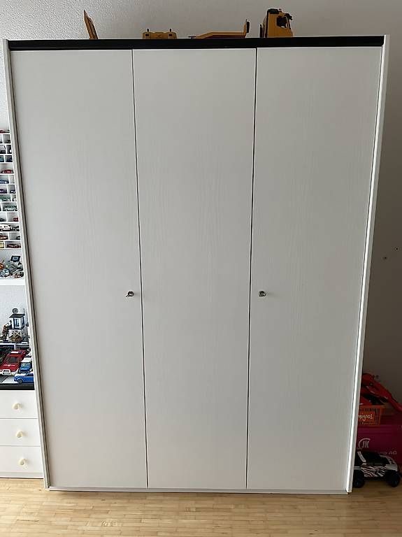 Schränke: Schrank, Seitenregal, Kommode – Gebraucht aus Hindelbank von Clma