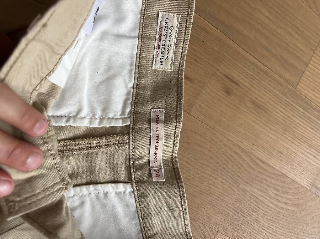 Levi's Pantaloni: Levis Hose / Shorts – Usato da Luzern venduto da Lina_Lu 4