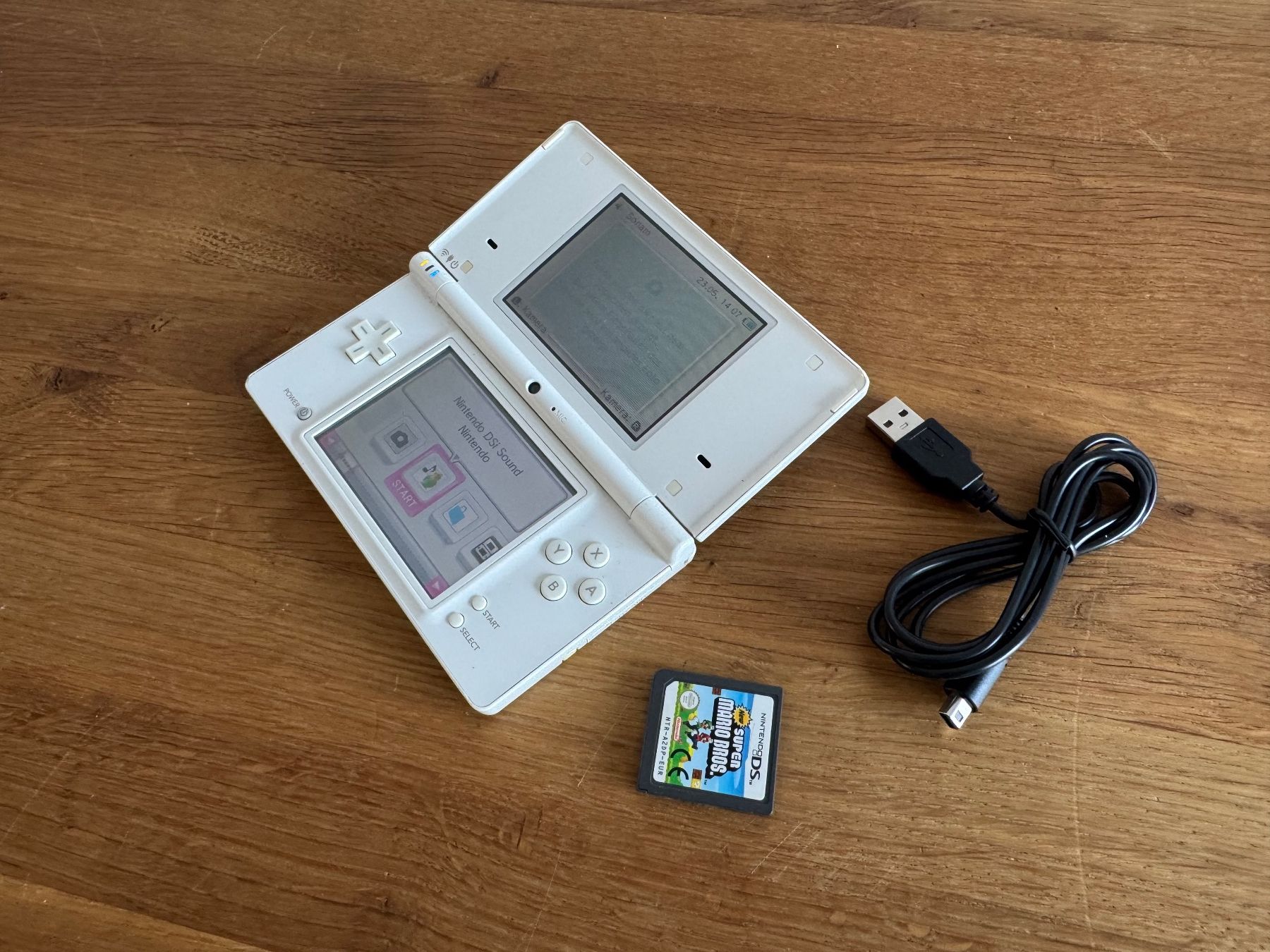 Nintendo Console: Nintendo DSi in weiss mit 1 Spiel – Usato da Frauenfeld venduto da lind11 5