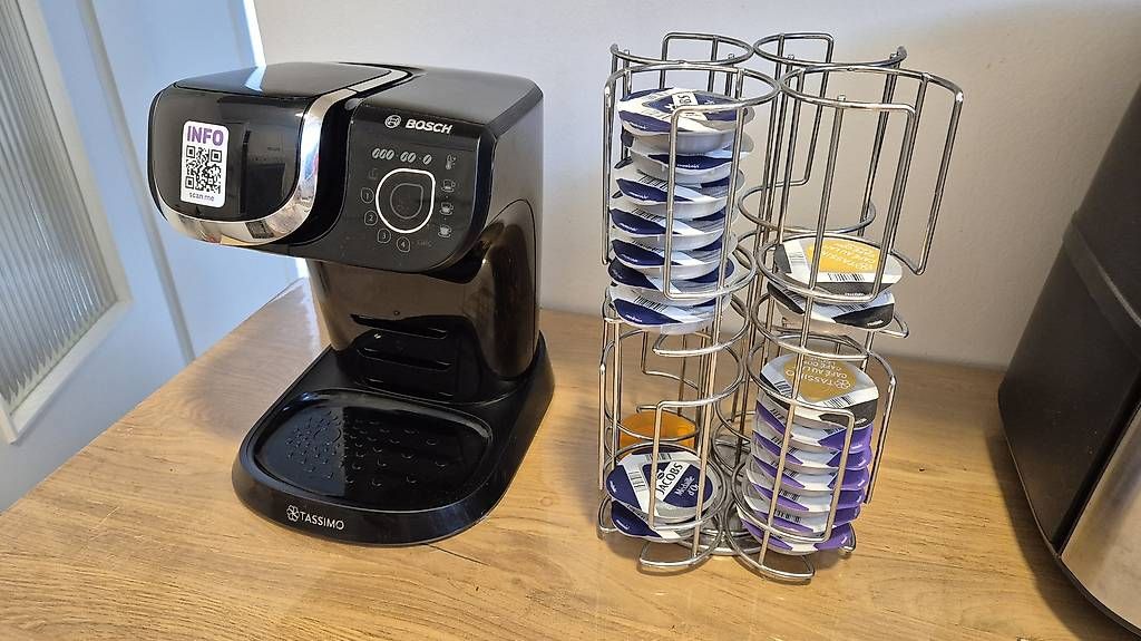 Bosch Macchine per caffè & Macchine per espresso: Macchina caffé Tassimo + porta cialde – Usato da Locarno venduto da sar_rg59