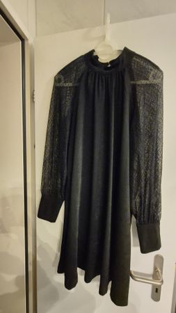 C&A Kleid, Grösse 42, schwarz, mit Spitze, Top Zustand!
