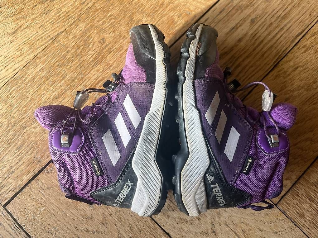 Scarpe per ragazzi: Adidas terrex Wanderschue 30 – Usato da Basel venduto da mos_2xxs