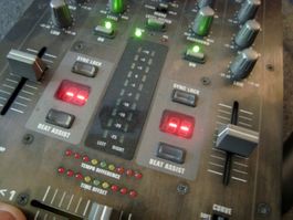 Behringer VMX 200 DJ Mixer USB tolle Optik, top 1a Sound