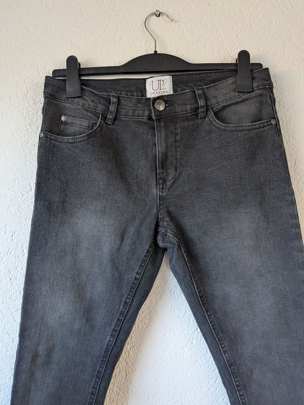 Jeans: Dunkelgraue/schwarze Jeans Gr. 40 – Usato da Ostermundigen venduto da om11 2