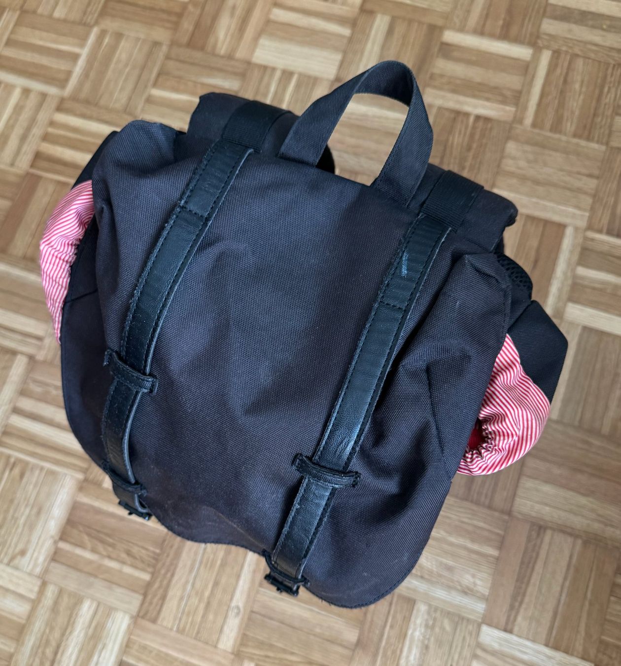 Herschel Zaini: Second-hand black Herschel rucksack, classic style – Usato da Zürich venduto da Matteo_7 2