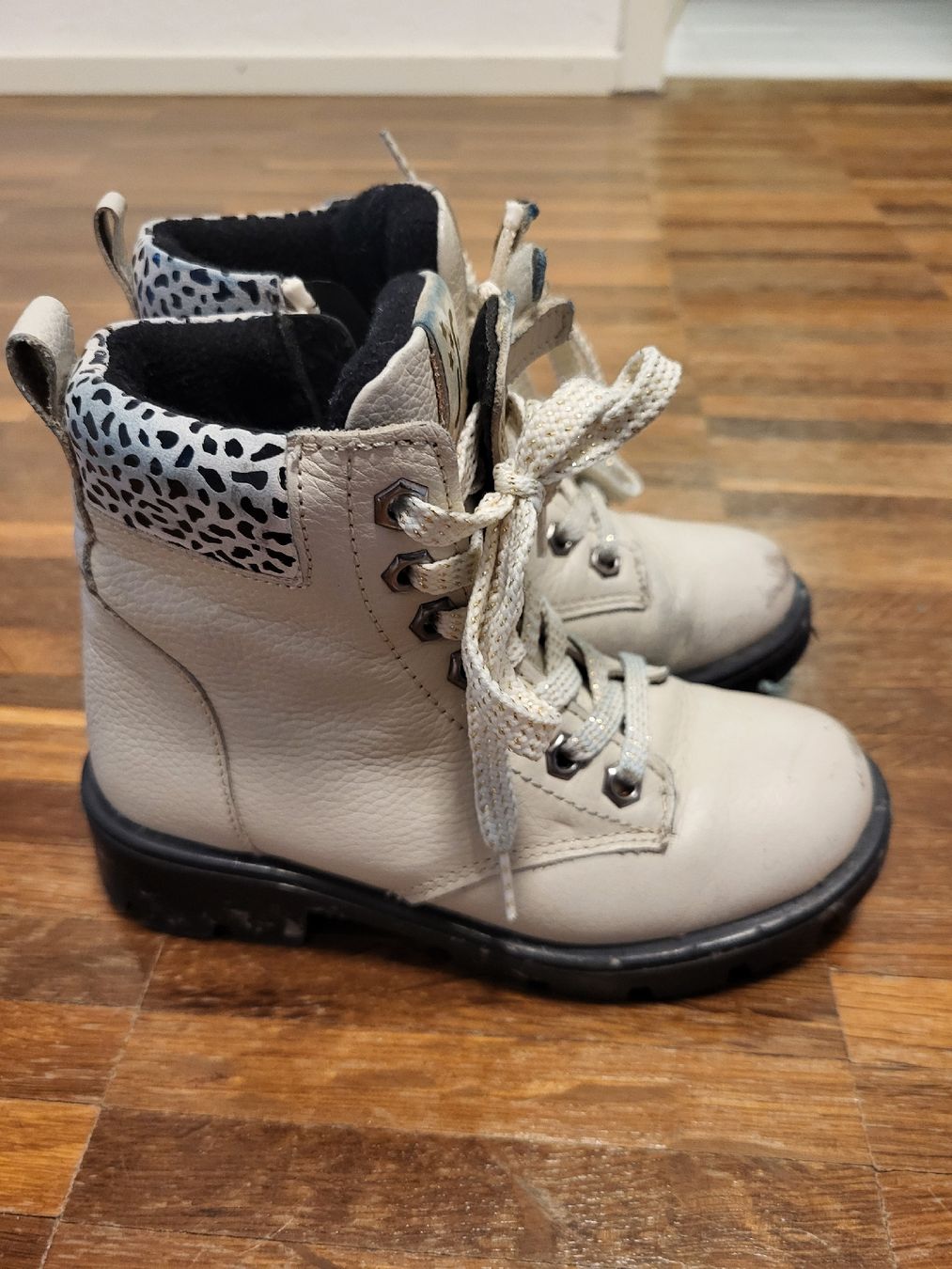 Scarpe per ragazze: Stiefel für Mädchen, Grösse 28 – Usato da Basel venduto da Ywana 1