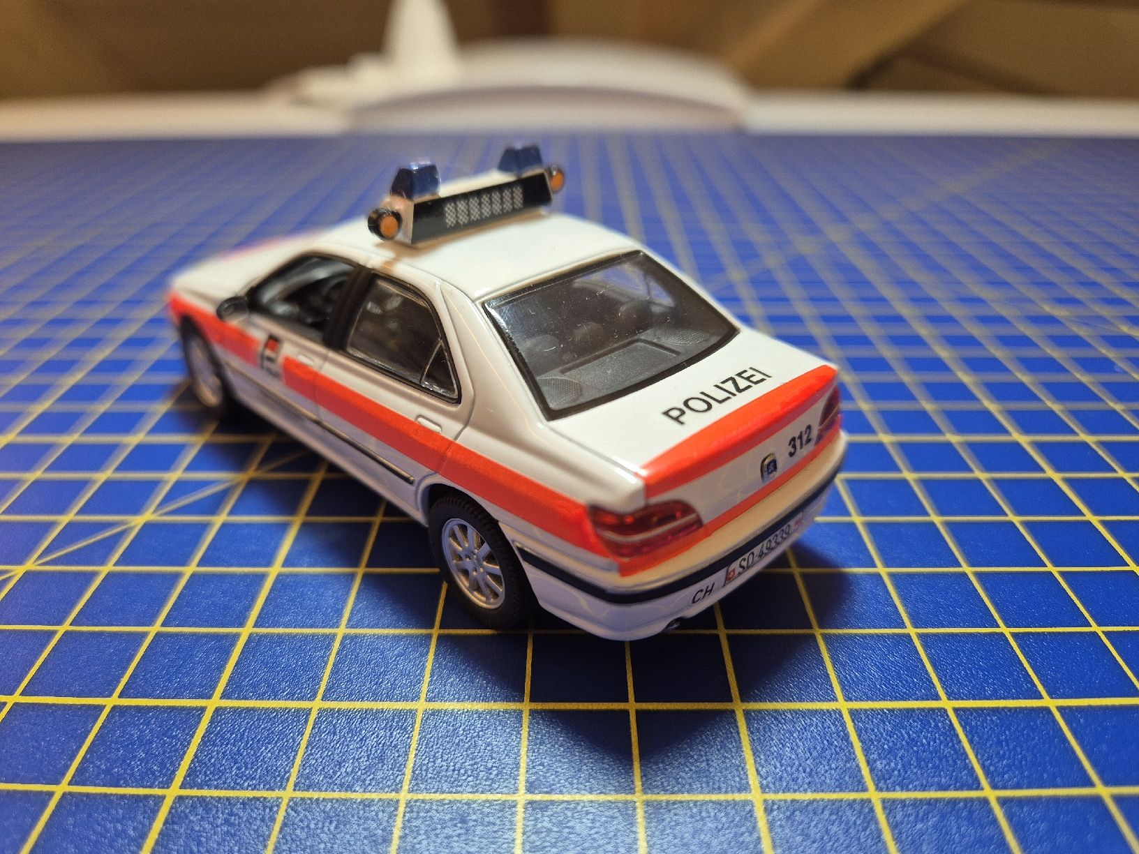 Peugeot Modellini d'auto: Peugeot 406 Polizei Solothurn 1:43 – Usato da Lachen SZ venduto da bow_wdl9 1