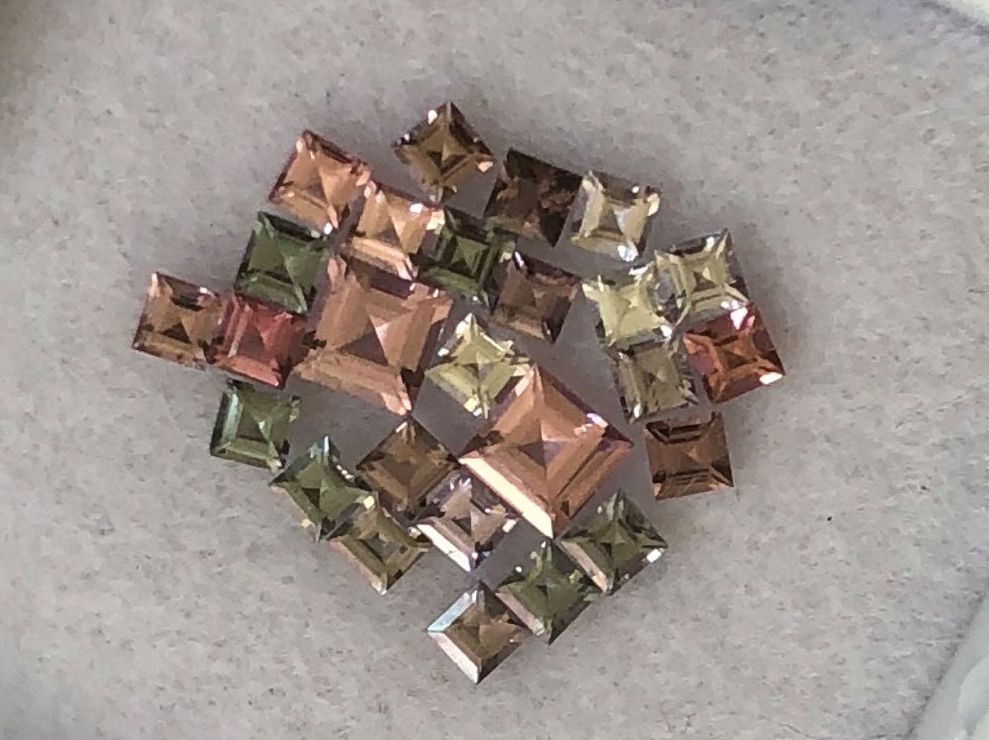 Pietre preziose: SPINELLE  Frühlings  "Pair" für Ohrhänger  0.70cts – Nuovo e nell'imballaggio originale da Seftigen venduto da tigers12