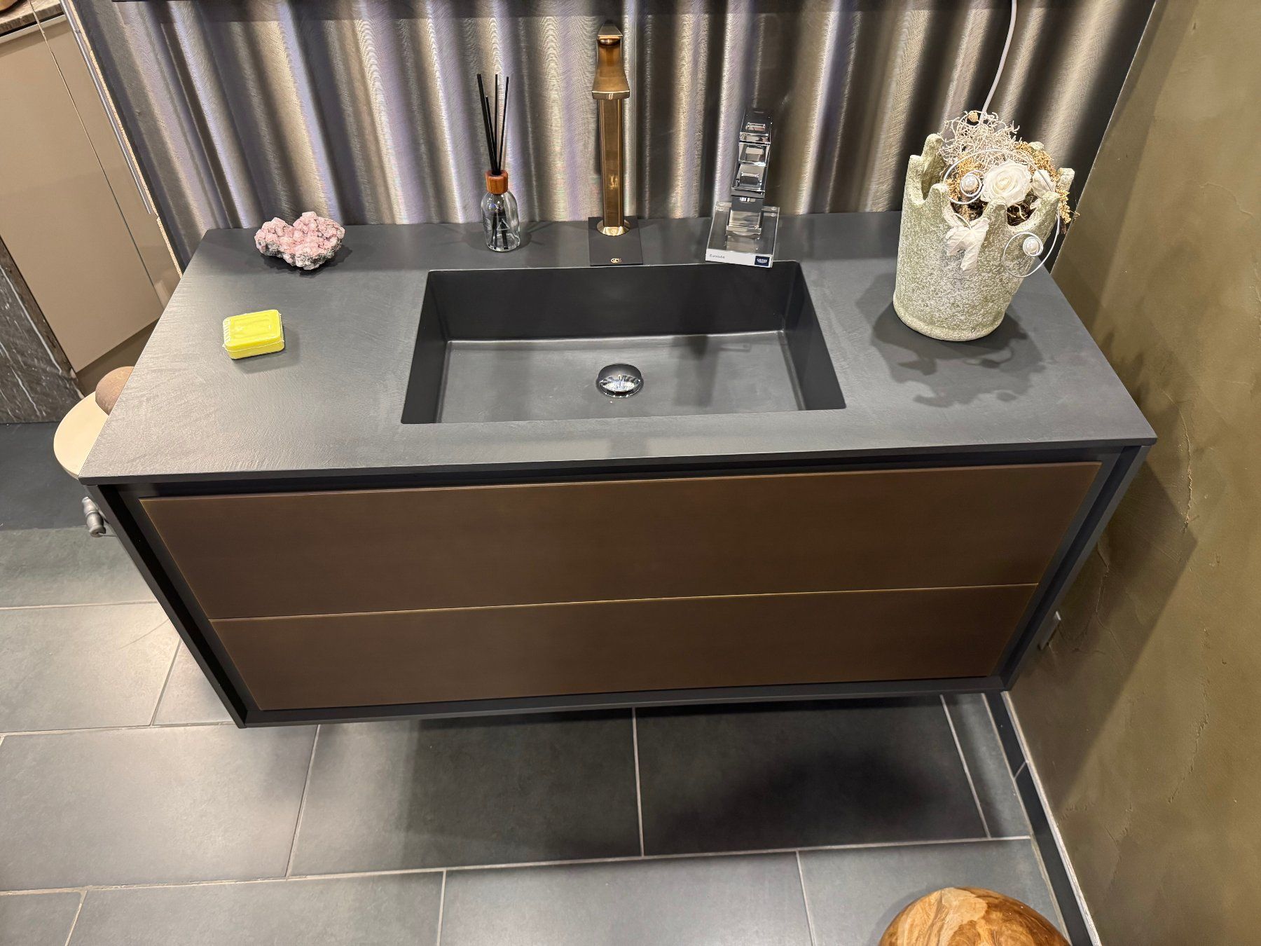 Mobili per bagno: Elegantes Badmöbel Schwarz und Bronze – Nuovo (secondo la descrizione) da Berikon venduto da al7_7jyx 3