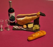 Jambon mit Zubehör für Puppenhaus/Puppenstube