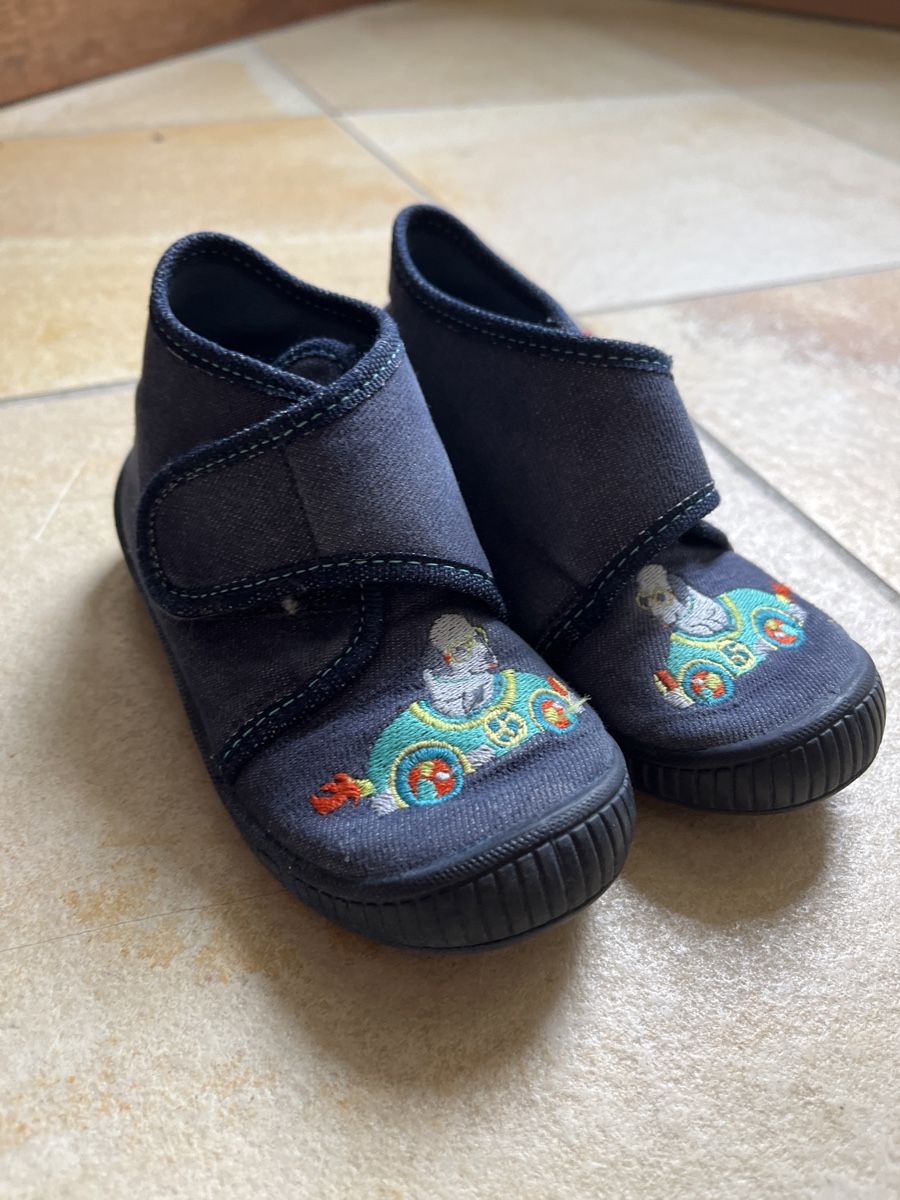 Superfit Scarpe per ragazzi: Chaussons Superfit pointure 24 – Usato da Villars-Bramard venduto da dadesc