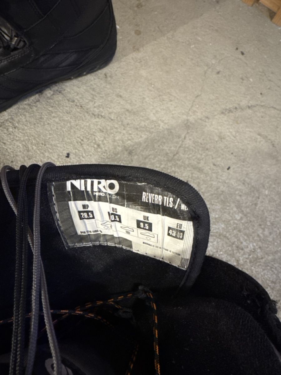 Snowboard Nitro Scarpe da uomo: Snowboard Schuhe Gr. 43,1/3. Boots von Nitro – Usato da Schliern b. Köniz venduto da amo_lln9 1