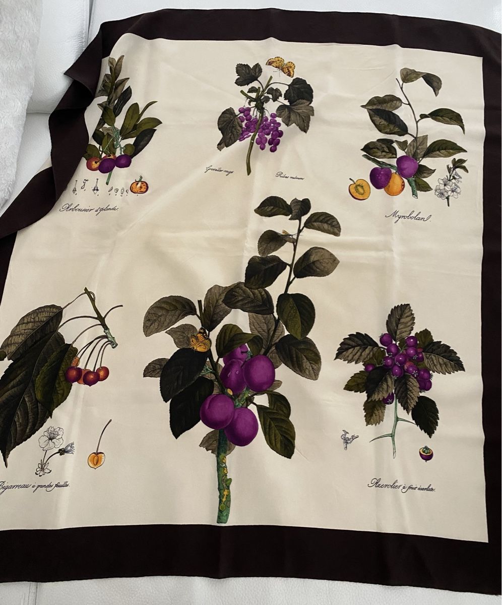 Foulard & Sciarpe: Seiden Foulard 🌸 – Usato da Opfikon venduto da Luis144