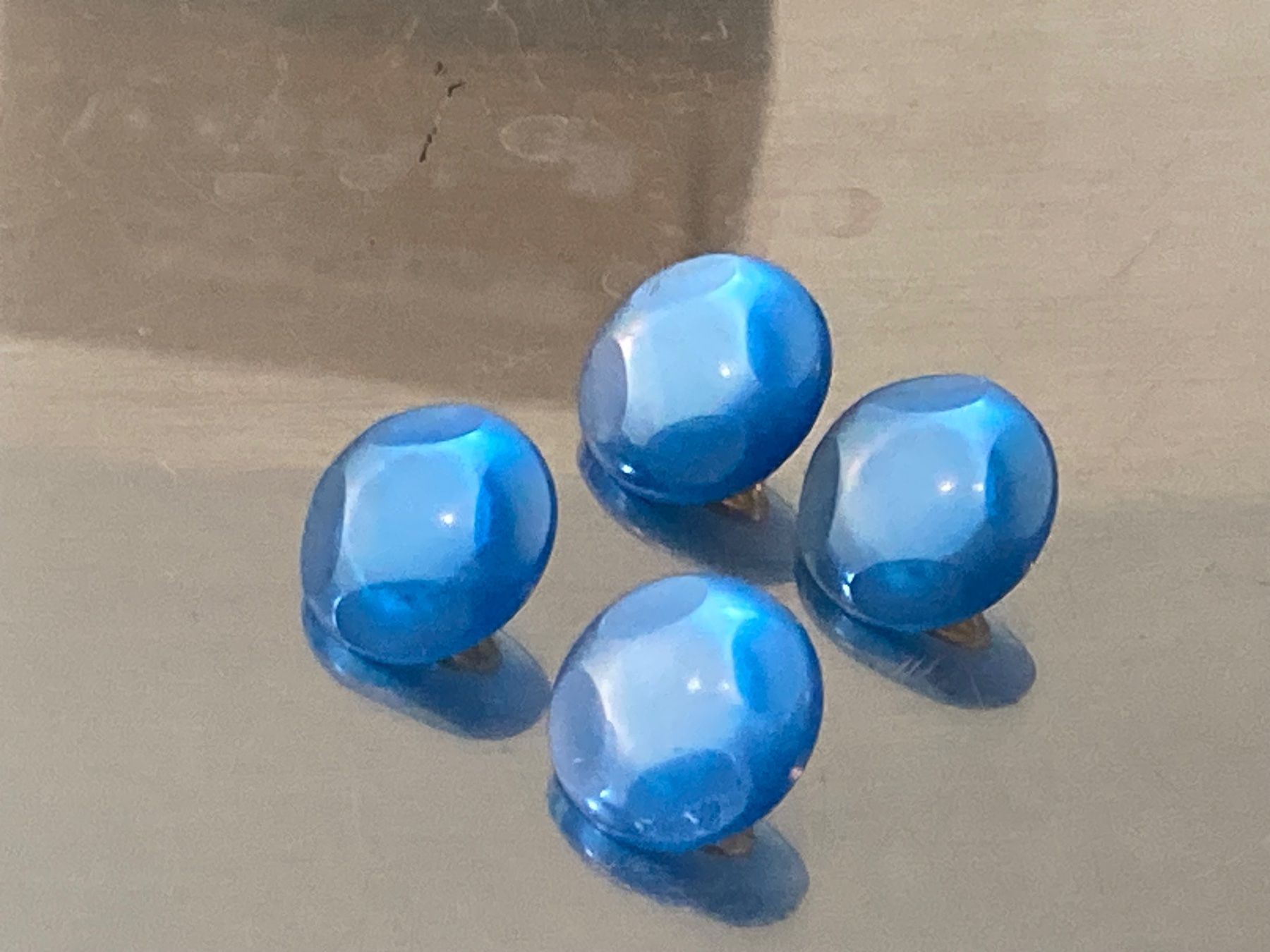 Bottoni: Boutons bleus facettés métal vintage – Usato da Marly venduto da Antigona71
