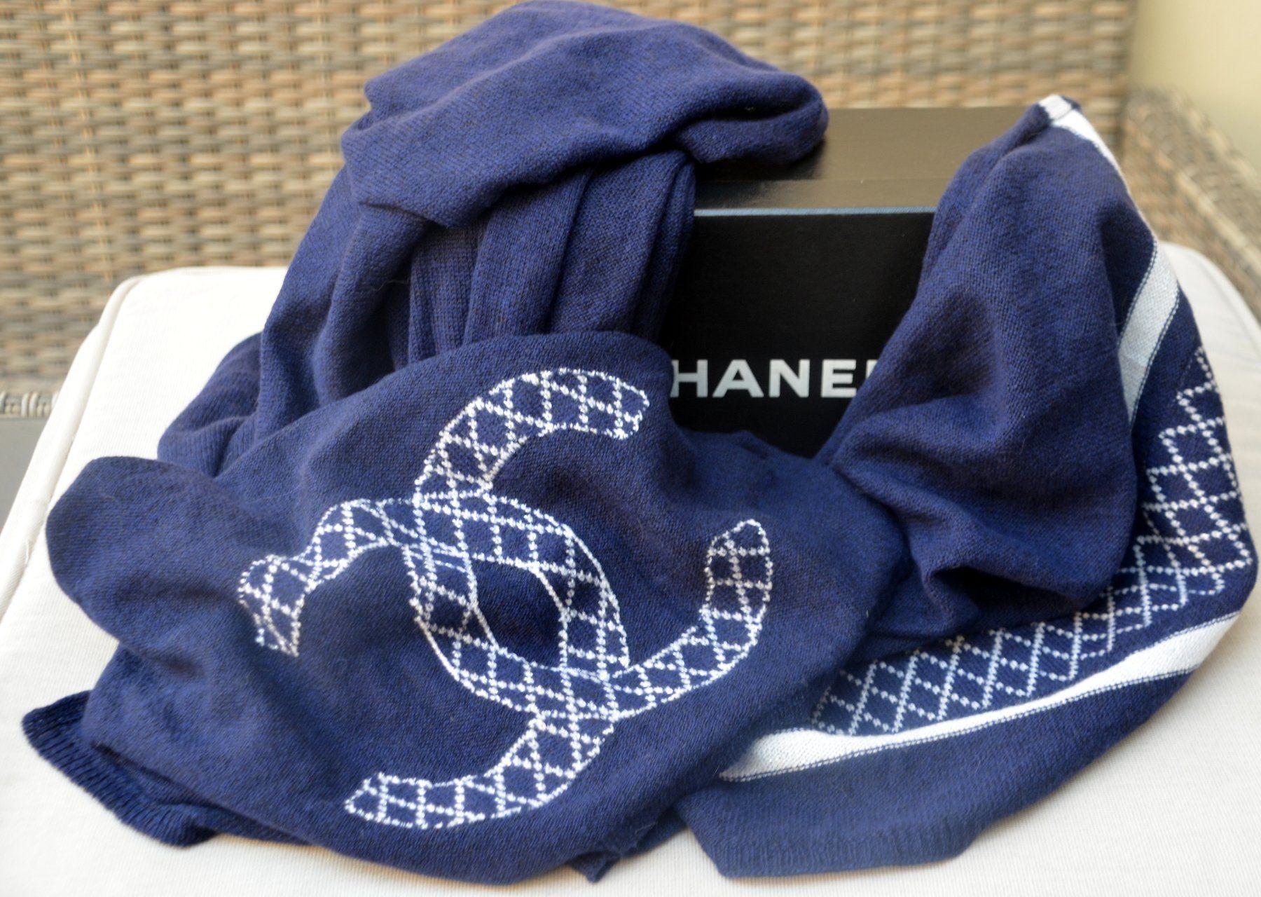 Chanel Foulard & Sciarpe: Chanel Schal / châle 74 x 220 cm – Usato da Collonges venduto da Auganien 1