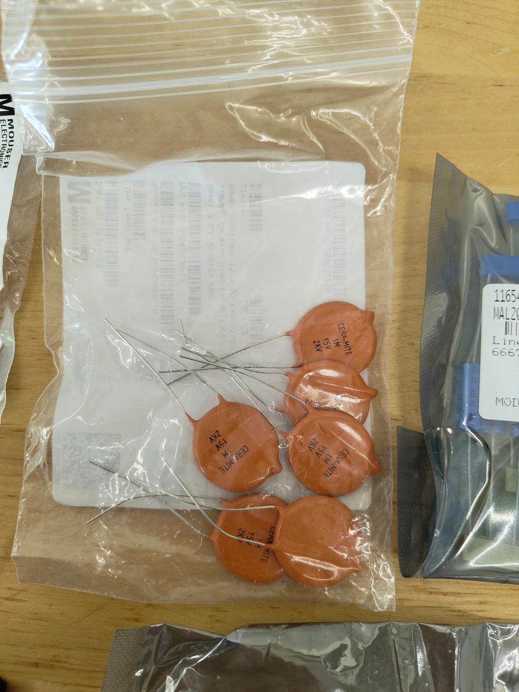 Componenti elettronici: Diverse Kondensatoren – Usato da Emmenbrücke venduto da BlSi 4