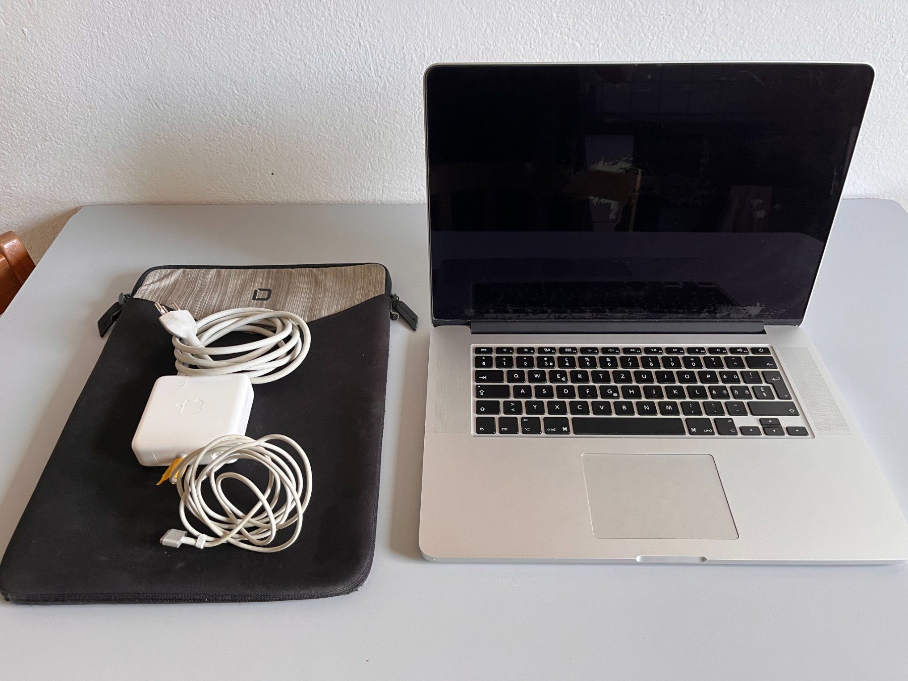 Apple Notebook: Macbook Pro Retina 15" inkl. Netzteil & Hülle – Usato da Bern venduto da PJB