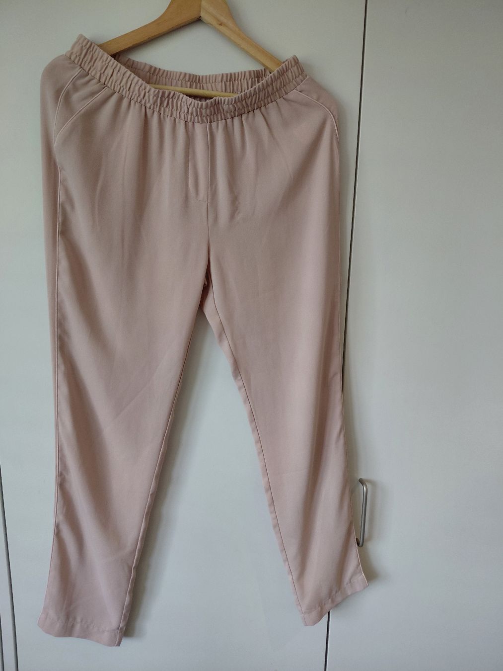 Pantaloni: Rosa Sommerhose / Stoffhose – Usato da Huttwil venduto da ClaudiaJan