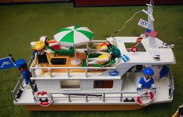 Playmobil Ausflugsschiff mit Figuren und Zubehör